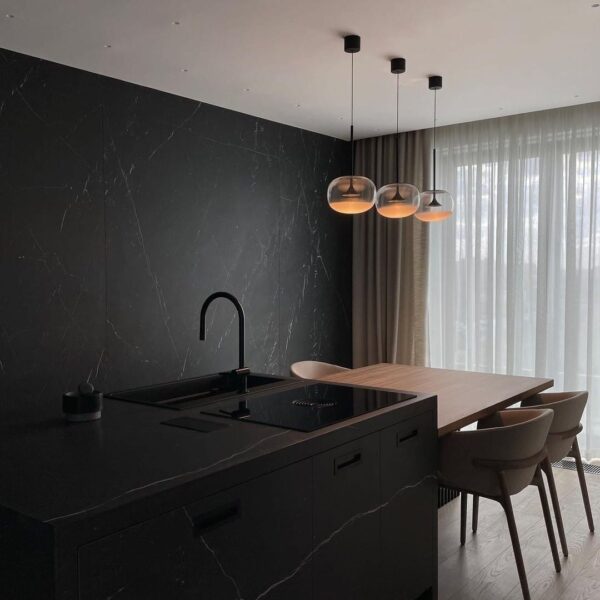 Alive Negra con Cristal
